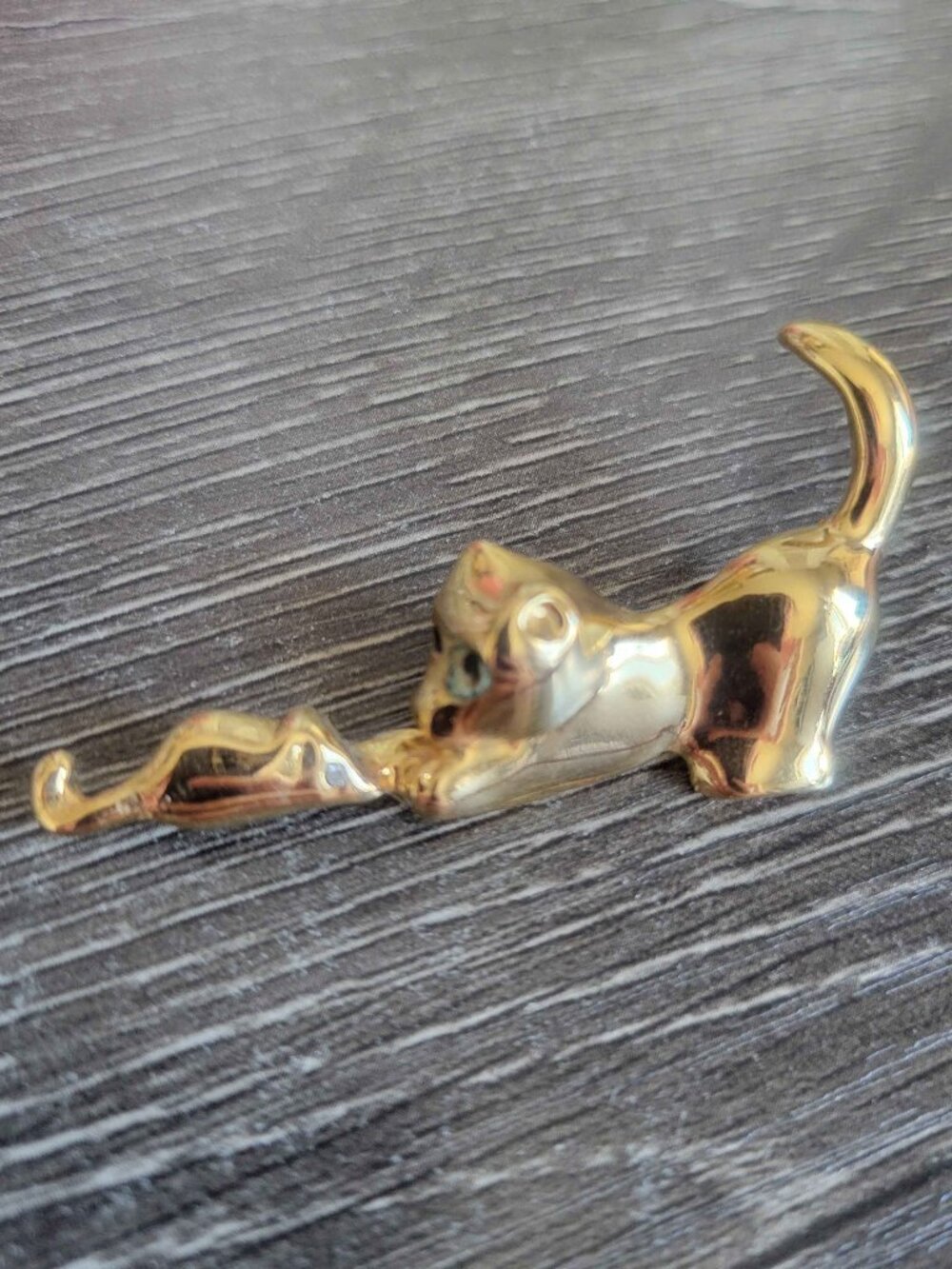 NO BRAND gold-tone cat and mouse brooch